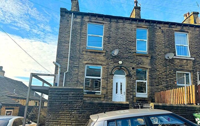 2 Bedroom End Of Terrace House To Rent In High Street, Thornton, BD13
