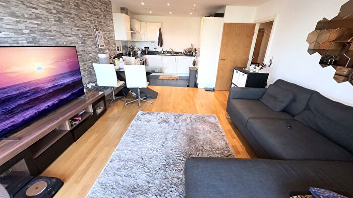 2 Bedroom Flat To Rent In Pinner Road, North Harrow, Harrow, HA1