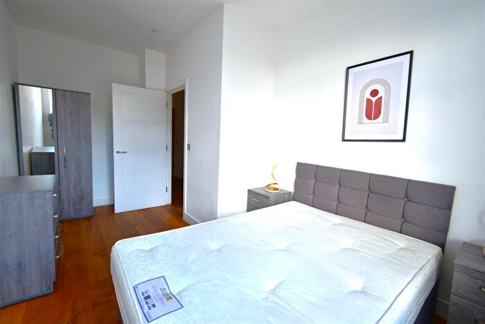 1 Bedroom House To Rent In Stoke Road, Slough, SL2