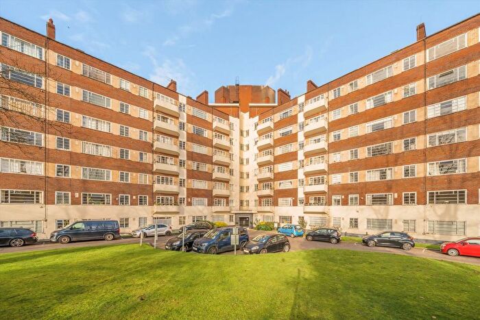 2 Bedroom Flat For Sale In Hornsey Lane, Highgate, N6