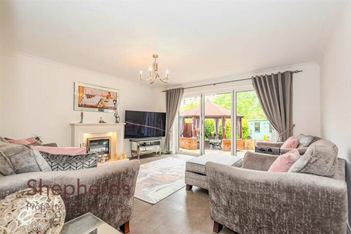 4 Bedroom Detached House For Sale In Tatsfield Avenue, Nazeing, EN9