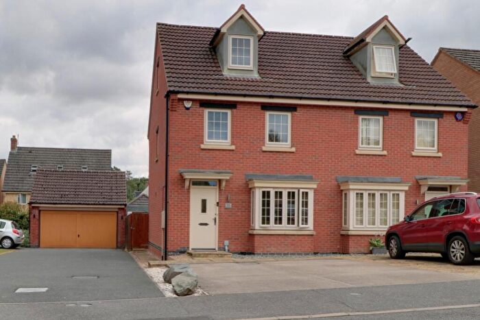 3 Bedroom Semi-Detached House For Sale In Hawking Close, Colsterworth, Lincs, NG33