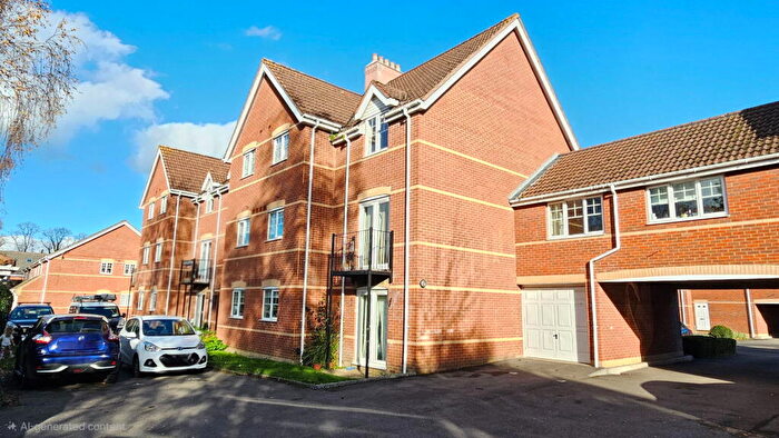 2 Bedroom Apartment For Sale In Windsor Court, Newbury, RG14