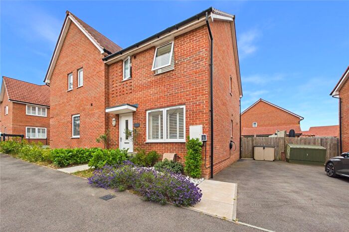 3 Bedroom Semi-Detached House For Sale In Benfield Drive, Basingstoke, Hampshire, RG24
