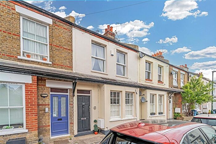 2 Bedroom Flat To Rent In Camac Road, Twickenham, TW2