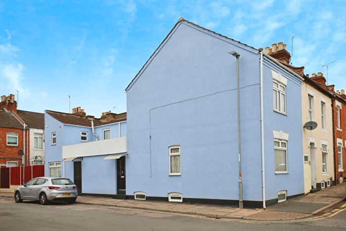 4 Bedroom End Of Terrace House For Sale In Pytchley Street, Northampton, NN1