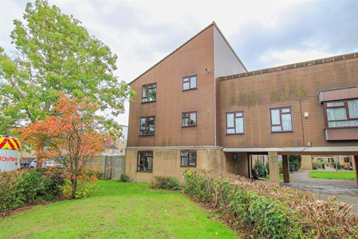 1 Bedroom Flat For Sale In Taylifers, Harlow, CM19