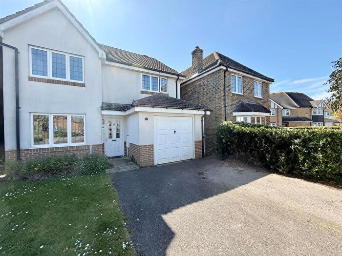 3 Bedroom Detached House To Rent In Glenney Close, Lee-On-The-Solent, PO13