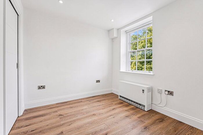 1 Bedroom Flat To Rent In Broadway, Stratford, E15