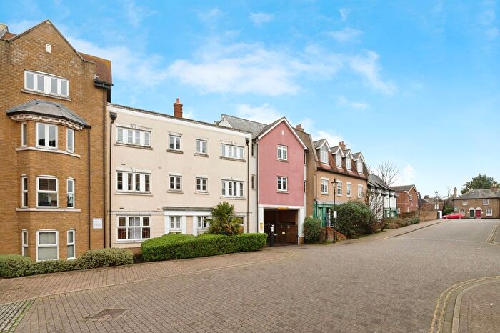 2 Bedroom Flat For Sale In Roche Close, Rochford, Essex, SS4