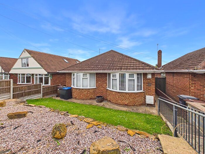 3 Bedroom Detached Bungalow For Sale In Woodside Avenue, Northampton, NN3