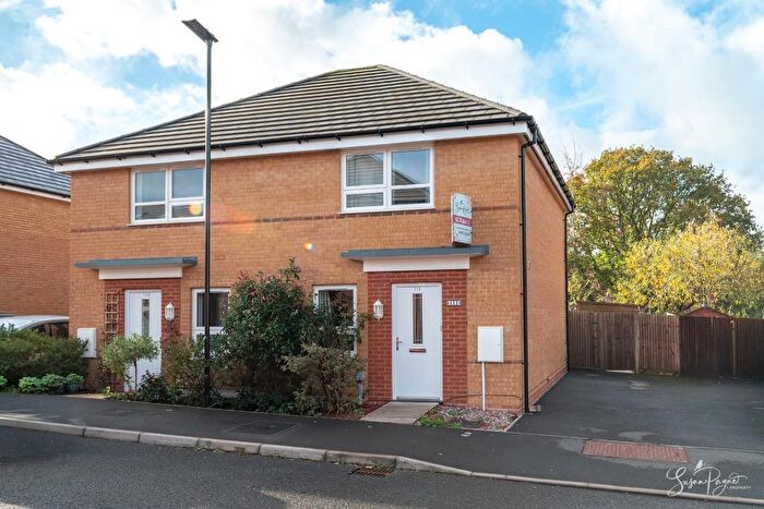 3 Bedroom Semi Detached House For Sale In Wintergreen Gardens, Newport, PO30