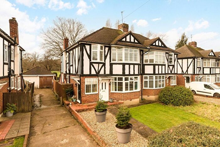 2 Bedroom Flat For Sale In Aboyne Drive, London, SW20