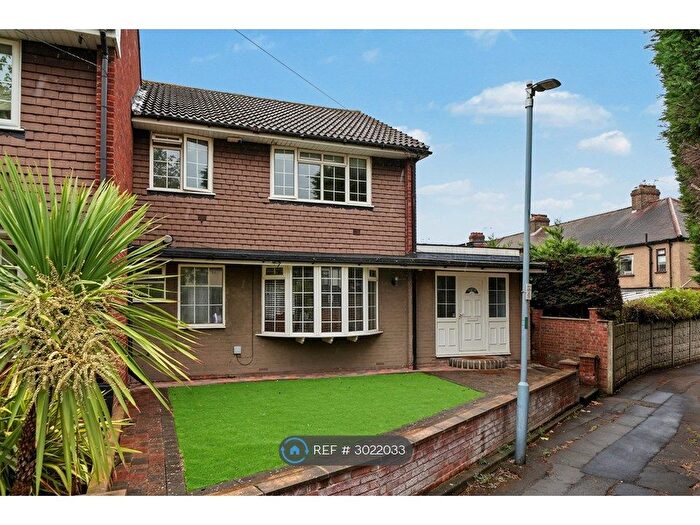4 Bedroom Semi Detached House To Rent In Crombie Close, Ilford, IG4