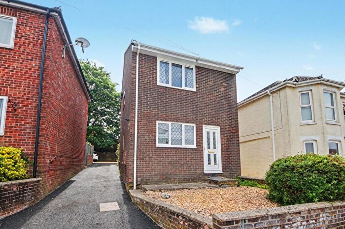 2 Bedroom Detached House For Sale In Glen Road, Woolston, SO19
