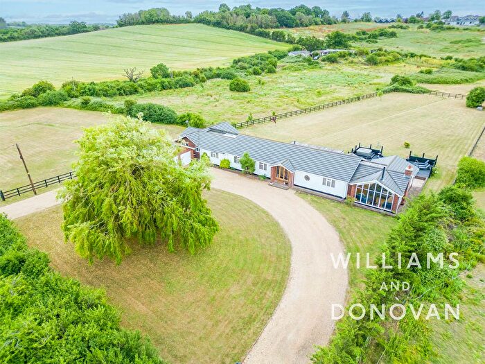 5 Bedroom Detached Bungalow For Sale In Canewdon Road, Rochford, SS4