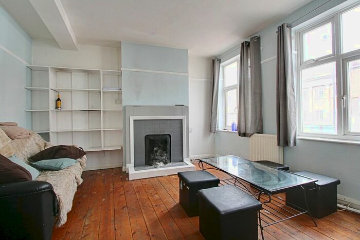 2 Bedroom Flat To Rent In Crown Lane, Southgate N14
