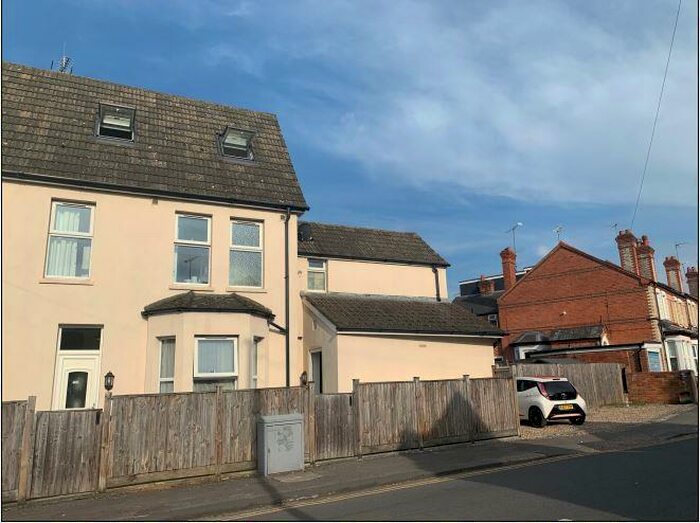 Apartment To Rent In Grange Avenue, Reading, RG6