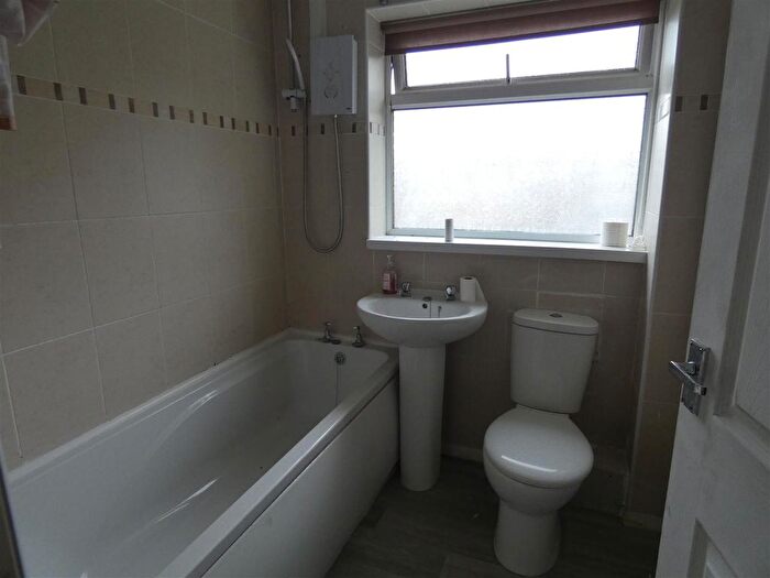2 Bedroom Town House To Rent In Ascot Close, Burton-On-Trent, DE15