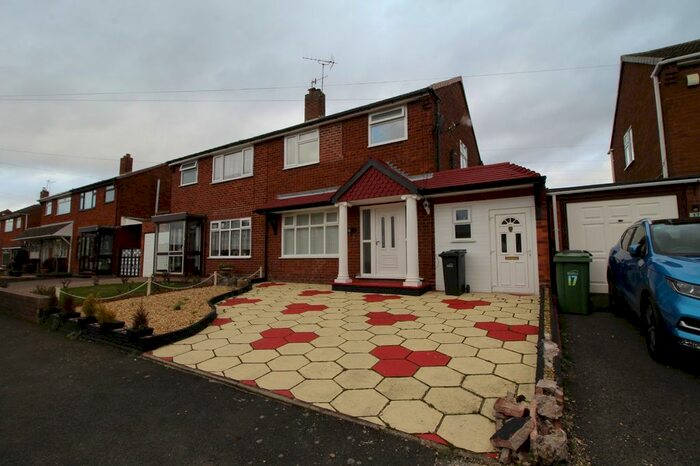 3 Bedroom Semi-Detached House To Rent In Cygnet Lane, Pensnett, Brierley Hill, West Midlands, DY5