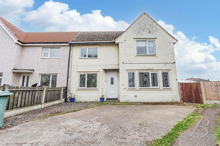 3 Bedroom Semi-Detached House For Sale In Thoresby Avenue, Shirebrook, Mansfield, NG20