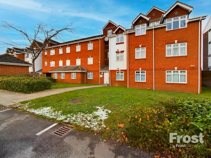 2 Bedroom Flat To Rent In London Road, Ashford, Surrey, TW15