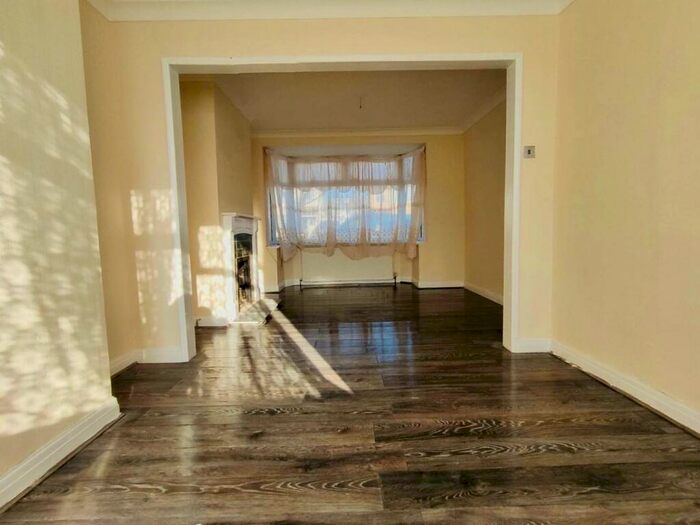 3 Bedroom Terraced House To Rent In Southbury Avenue, EN1