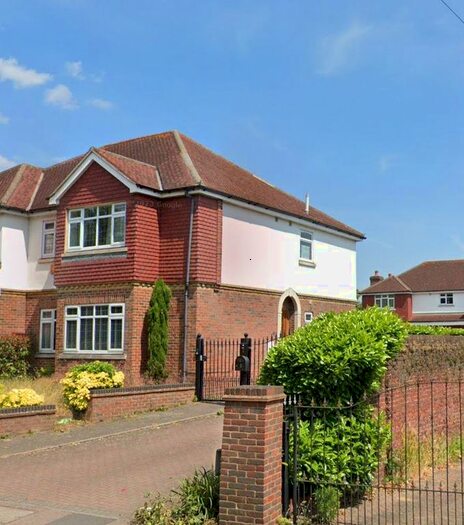 4 Bedroom Detached House To Rent In Waterview Close, Bexleyheath, DA6