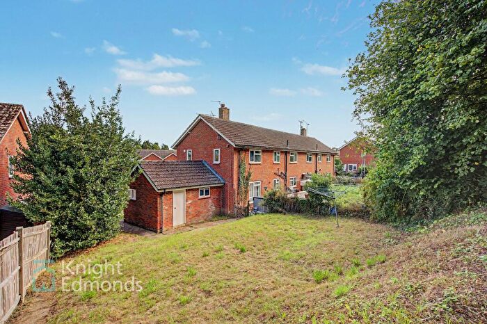 2 Bedroom Maisonette For Sale In Wykeham Grove, Leeds, ME17