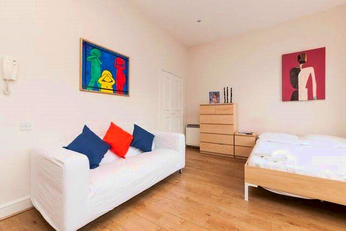 Studio To Rent In Collngham Place, London, SW5