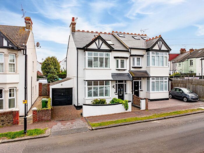 4 Bedroom Semi-Detached House For Sale In Sandown Avenue, Westcliff-On-Sea, SS0