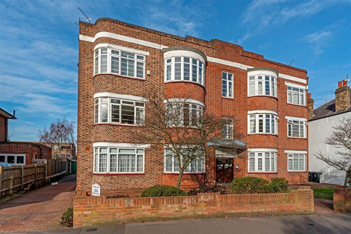 3 Bedroom Flat For Sale In Wanstead Place, Wanstead, E11