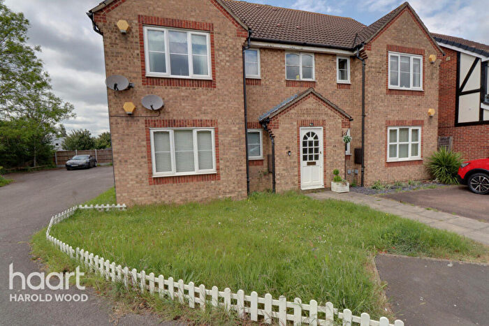 2 Bedroom Maisonette For Sale In Messant Close, Harold Wood, RM3