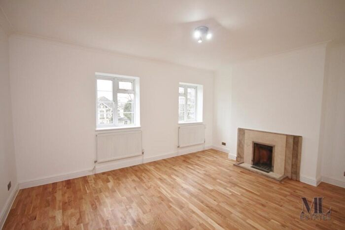 3 Bedroom Flat To Rent In Warwick Lodge, Shoot-Up Hill, Brondesbury, NW2