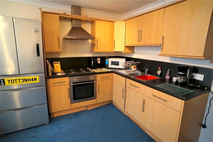 1 Bedroom Flat To Rent In Shepherd Street, Northfleet, Gravesend, DA11