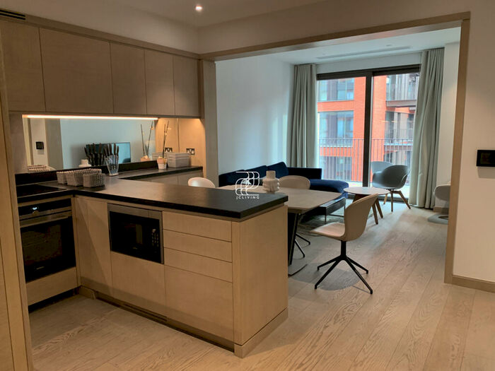 2 Bedroom Flat To Rent In Embassy Gardens, London, SW11