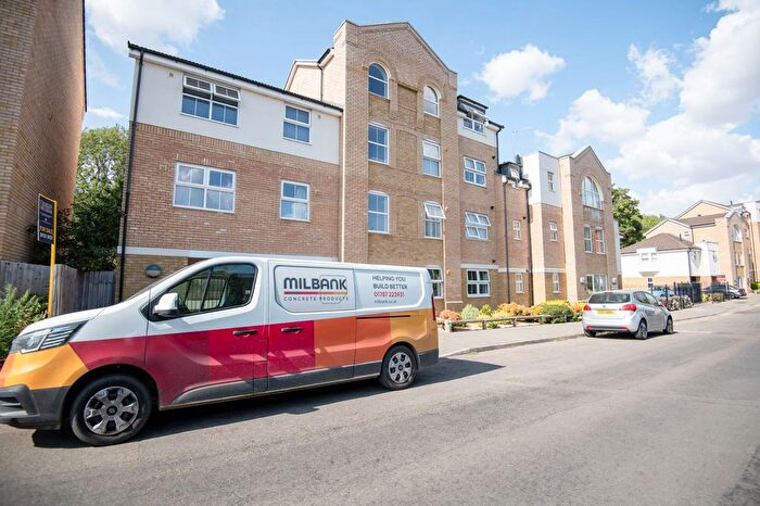 2 Bedroom Flat For Sale In Station Road, Rushden, NN10