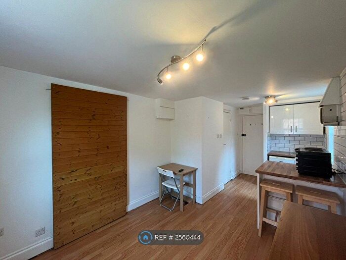 Studio To Rent In Fairbridge Road, London, N19