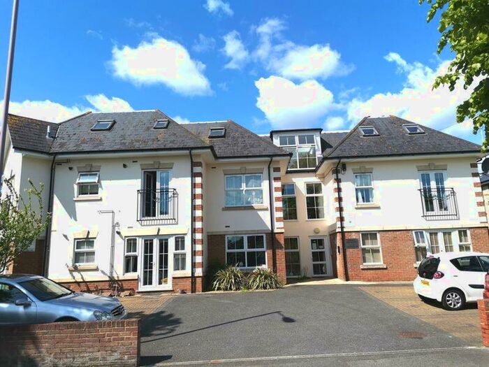 2 Bedroom Flat For Sale In Charminster Avenue, Bournemouth, BH9