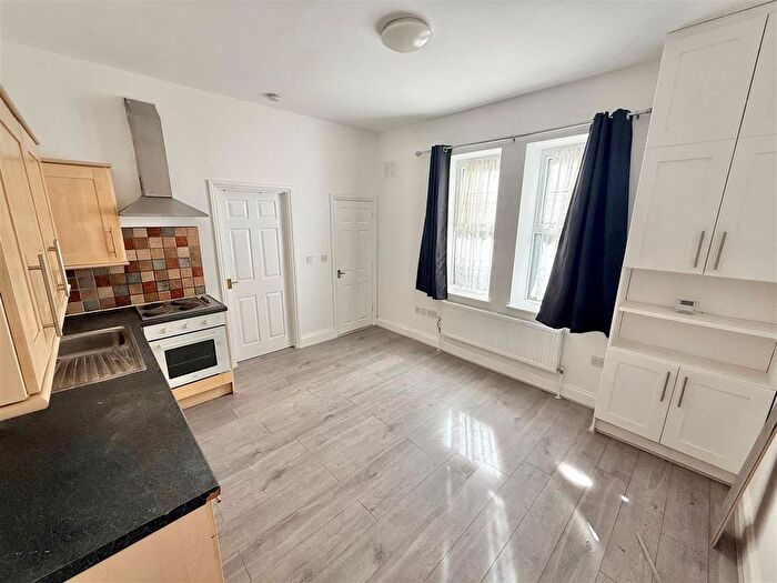 1 Bedroom Flat To Rent In Downs Road, Luton, LU1