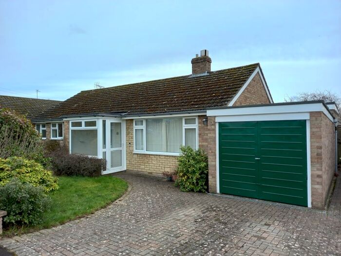 3 Bedroom Bungalow To Rent In Ilex Close, Sonning Common, Reading RG4