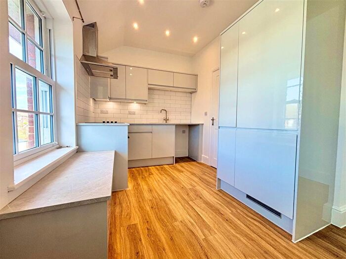 1 Bedroom Flat To Rent In Tennyson Road, Freshwater, PO40