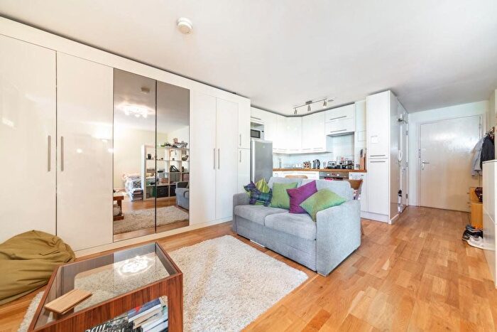 1 Bedroom Flat To Rent In St George Wharf, Vauxhall, SW8