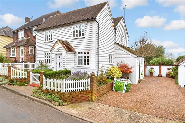 4 Bedroom Detached House For Sale In Lenham Road, Platts Heath, Maidstone, Kent, ME17