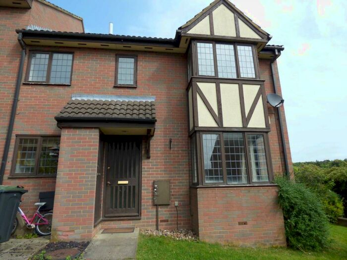 2 Bedroom Cluster House To Rent In Felbrigg Close, Luton, LU2