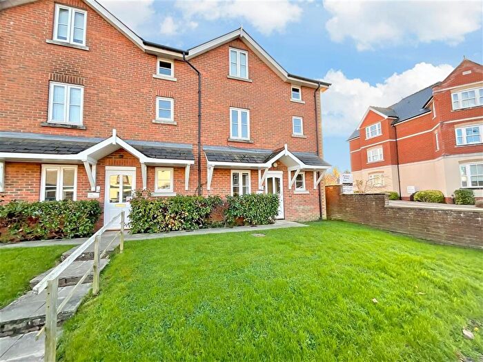 2 Bedroom Flat For Sale In Framfield Road, Uckfield, East Sussex, TN22