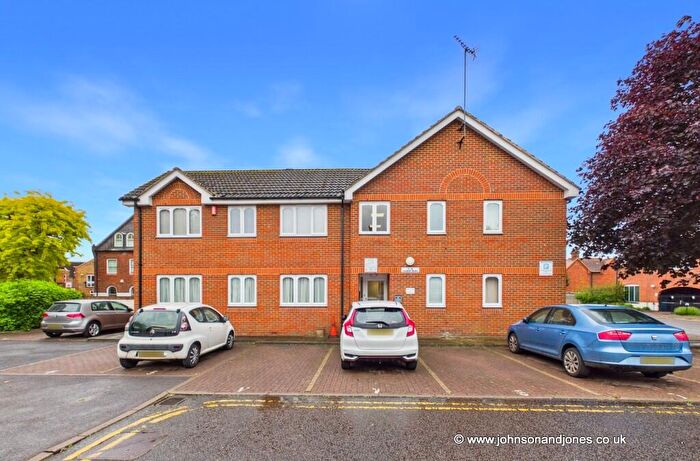 1 Bedroom Apartment For Sale In Gogmore Lane, Chertsey, Surrey, KT16