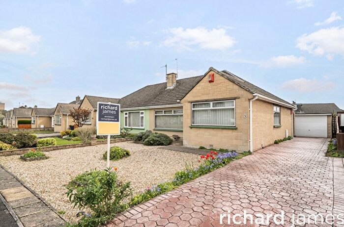 3 Bedroom Semi Detached Bungalow For Sale In Pen Close, Swindon, SN25