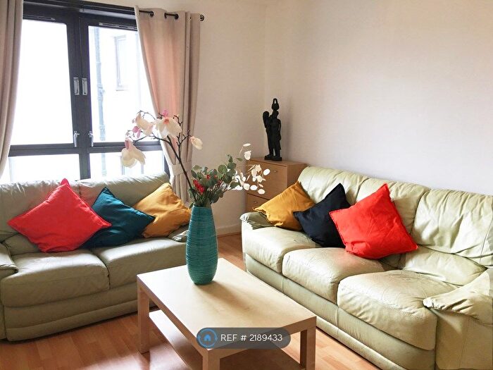 3 Bedroom Flat To Rent In Froghall Place, Aberdeen, AB24