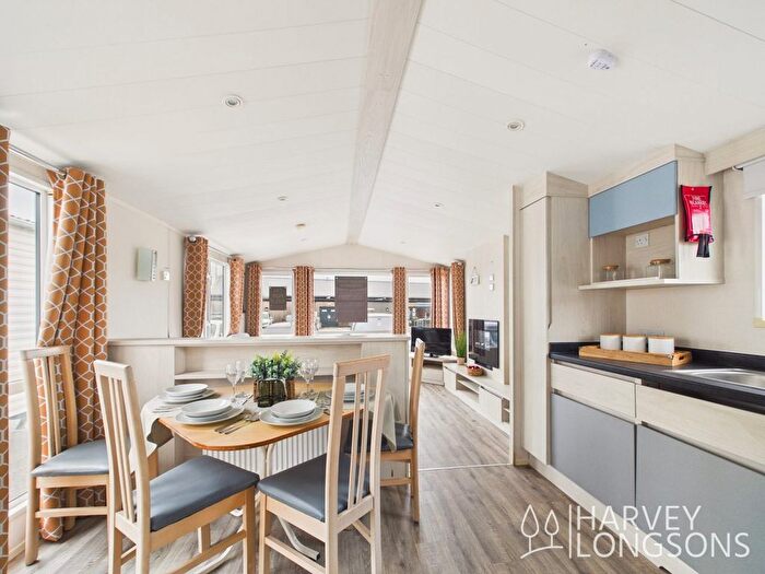 2 Bedroom Park Home For Sale In Walton Avenue, Felixstowe, IP11